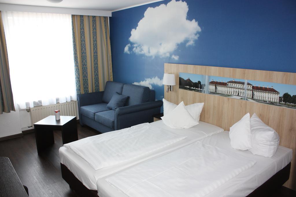 Oberschleißheim Hotel Blauer Karpfen חדר תמונה