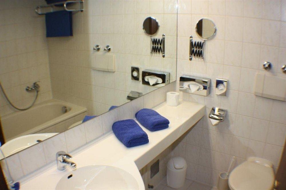 Oberschleißheim Hotel Blauer Karpfen מראה חיצוני תמונה