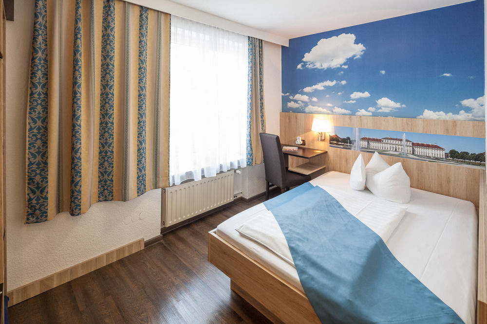 Oberschleißheim Hotel Blauer Karpfen מראה חיצוני תמונה