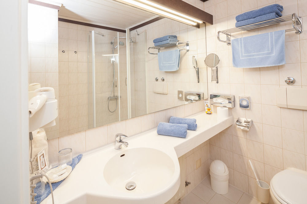 Oberschleißheim Hotel Blauer Karpfen מראה חיצוני תמונה