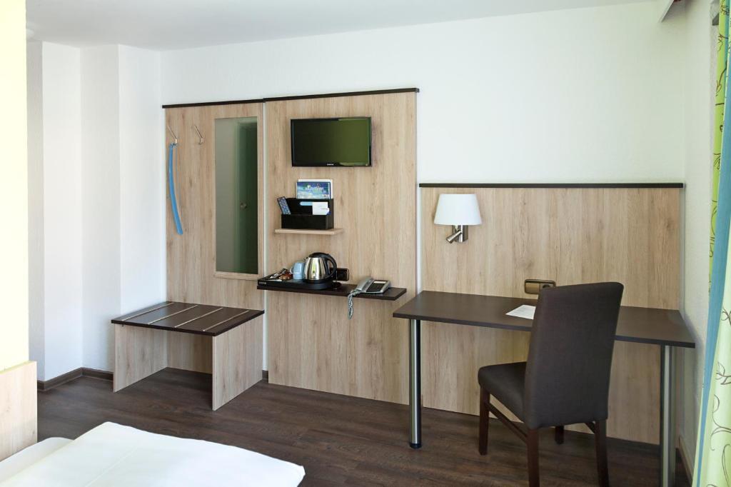 Oberschleißheim Hotel Blauer Karpfen חדר תמונה