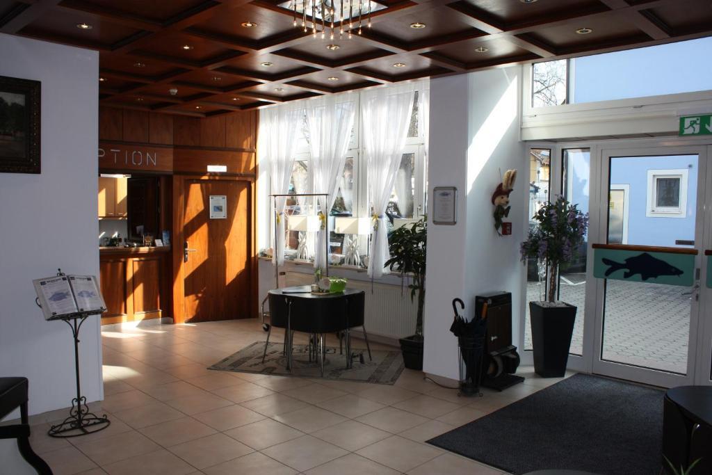 Oberschleißheim Hotel Blauer Karpfen מראה חיצוני תמונה