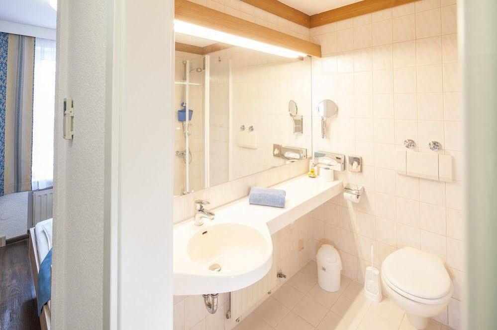 Oberschleißheim Hotel Blauer Karpfen מראה חיצוני תמונה