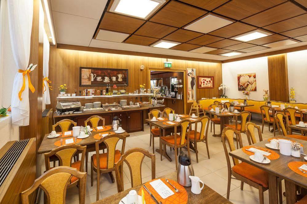 Oberschleißheim Hotel Blauer Karpfen מראה חיצוני תמונה